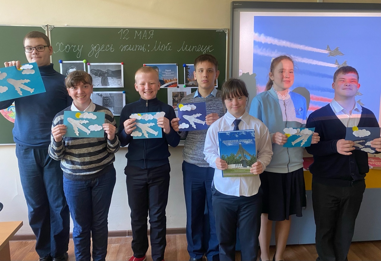 Ученики знакомились с биографией наших земляков летчиков-героев.