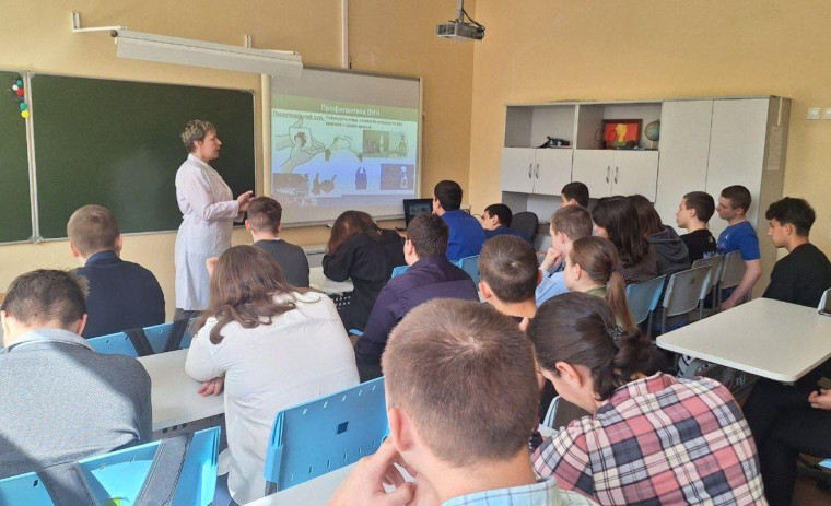 Со старшеклассниками провели беседу по профилактике ВИЧ-инфекции.